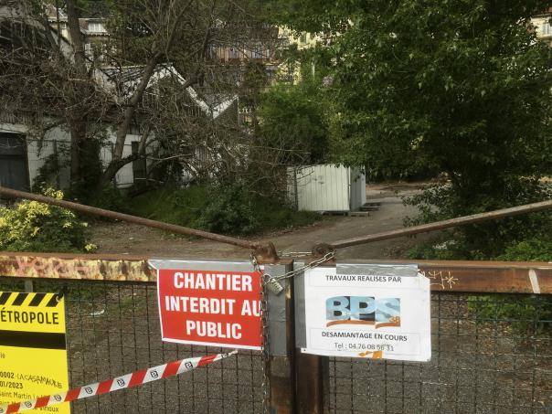 2023. Démolition des entrepôts du 