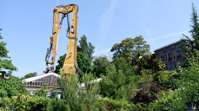 2023. Démolition des entrepôts du 