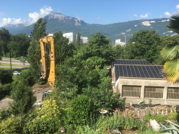 2023. Démolition des entrepôts du 