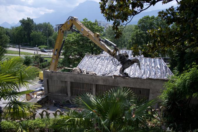 2023. Démolition des entrepôts du 