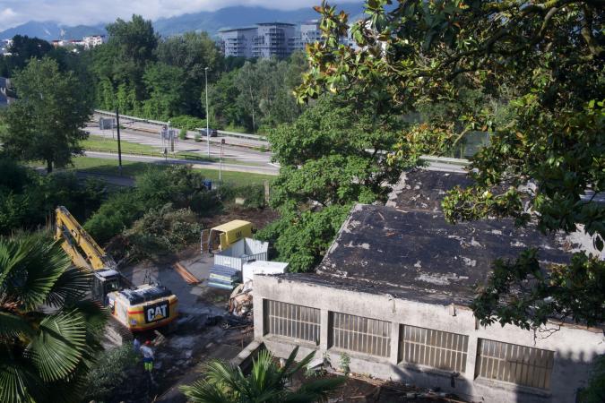 2023. Démolition des entrepôts du 