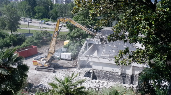 2023. Démolition des entrepôts du 