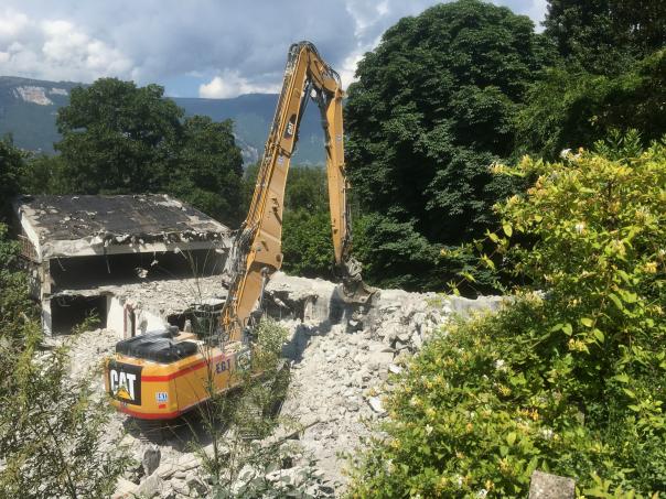 2023. Démolition des entrepôts du 