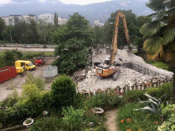 2023. Démolition des entrepôts du 