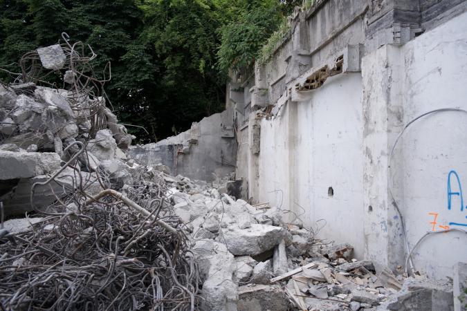 2023. Démolition des entrepôts du 