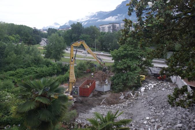 2023. Démolition des entrepôts du 