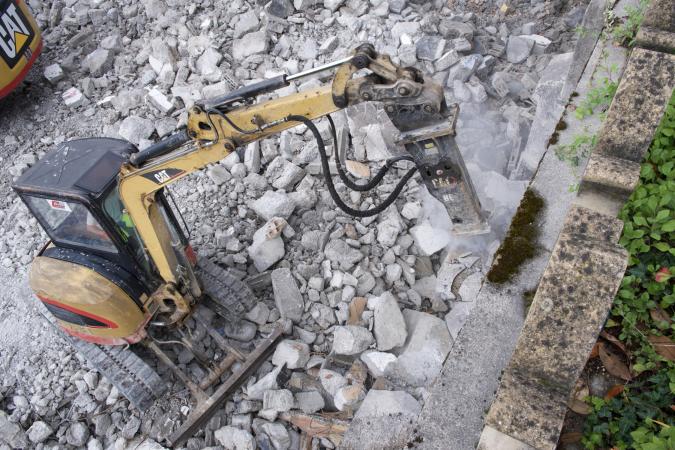 2023. Démolition des entrepôts du 