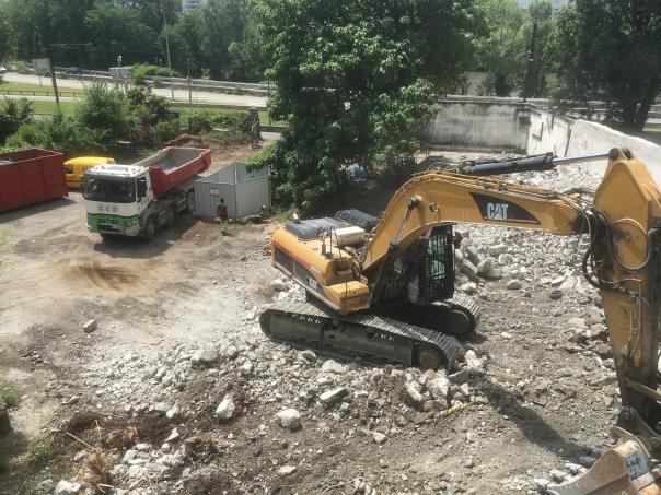 2023. Démolition des entrepôts du 